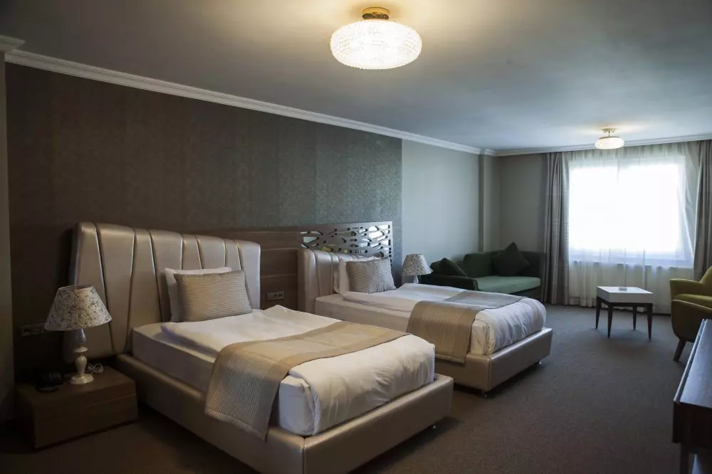 Royal Milano Hotel Van - Mehrparvaz-1093